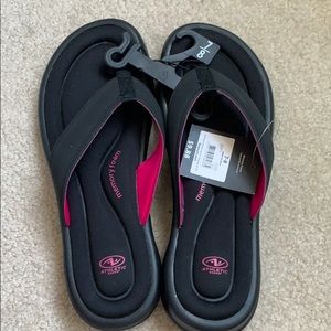 Athletic flip flops